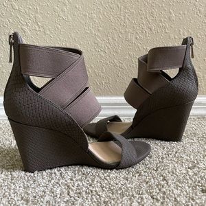 Jessica Simpson Women’s Wedge Heels size 5 grey/taupe